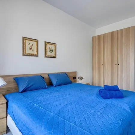 2br Steps To Seafront Gzira