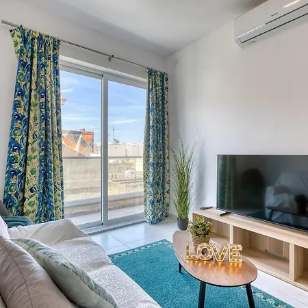 2br Steps To Seafront Gzira