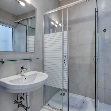 2br Steps To Seafront *