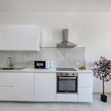 2br Steps To Seafront Gzira