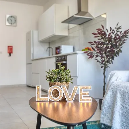 2br Steps To Seafront شقة Gzira