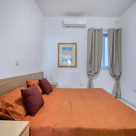2br Steps To Seafront